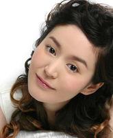 柏雪个人资料照片,青春洋溢的影视新星，魅力四射的时尚偶像